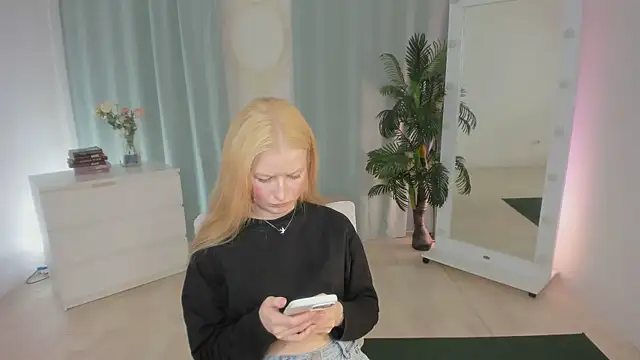 Laly Peach online show from 06.16.26