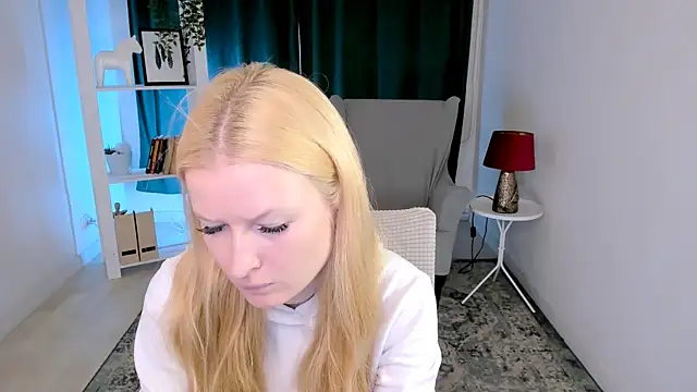 Laly Peach online show from 07.03.26