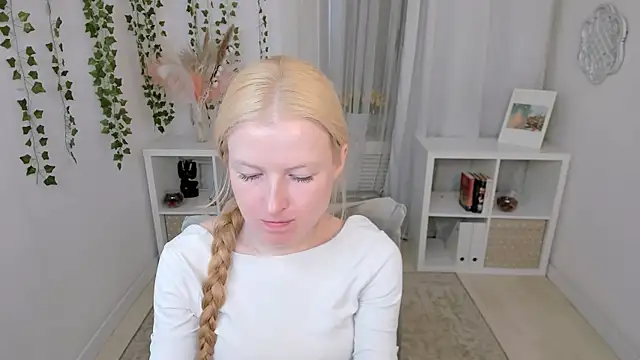Laly Peach online show from 07.24.26
