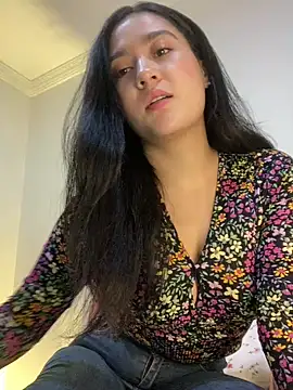 Nina lovi online show from 12.28.24