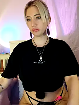 Snapshot of Fuck-Gina chatting on 04.27.26 Fuck-Gina online show from 04.27.26