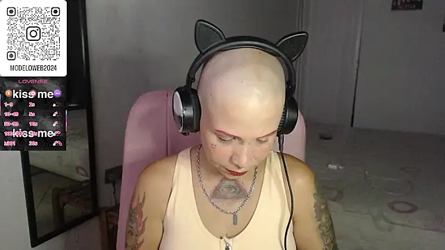 Snapshot of moon_cat85 chatting on 03.06.25 moon cat85 online show from 03.06.25