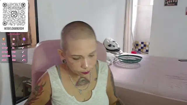 Snapshot of moon_cat85 chatting on 03.16.25 moon cat85 online show from 03.16.25