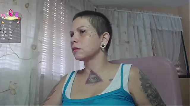 Snapshot of moon_cat85 chatting on 09.13.25 moon cat85 online show from 09.13.25