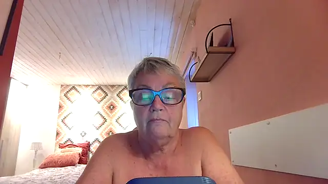 GrannyChrissy68 online show from 09.14.25