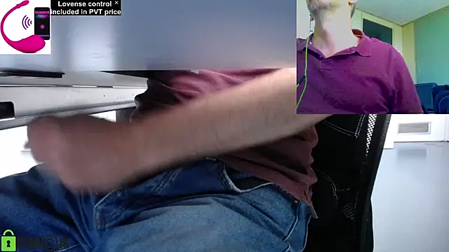 Snapshot of pliko chatting on 06.16.26 pliko online show from 06.16.26