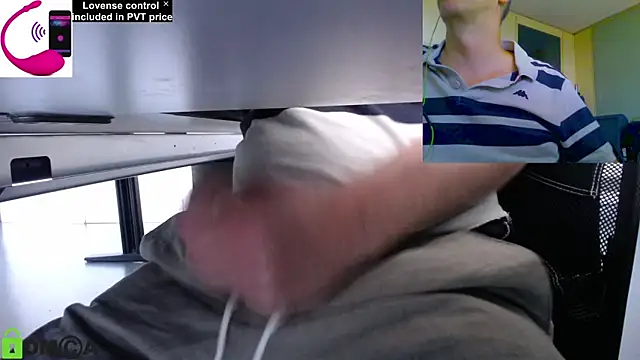 Snapshot of pliko chatting on 06.18.26 pliko online show from 06.18.26