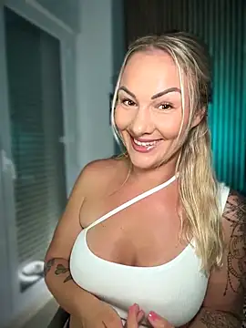Snapshot of NastyMilf_ chatting on 04.27.26 NastyMilf online show from 04.27.26