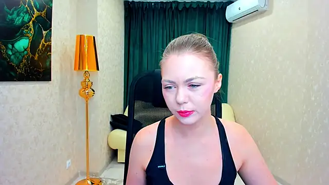 Strawberrye online show from 02.10.25