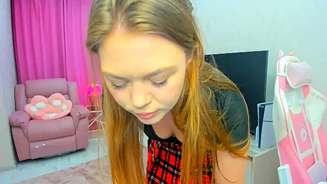 Strawberrye online show from 10.03.25