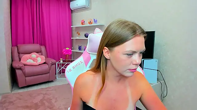 Strawberrye online show from 02.03.26