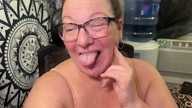 Snapshot of Miss_Phat_Booty chatting on 10.07.25 Miss Phat Booty online show from 10.07.25