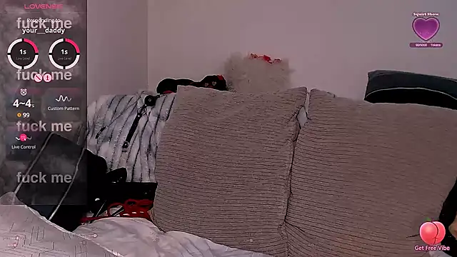 Snapshot of UrNaughtyGfMilf chatting on 03.15.25 UrNaughtyGfMilf online show from 03.15.25