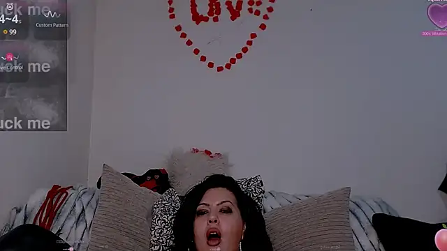 Snapshot of UrNaughtyGfMilf chatting on 03.16.25 UrNaughtyGfMilf online show from 03.16.25