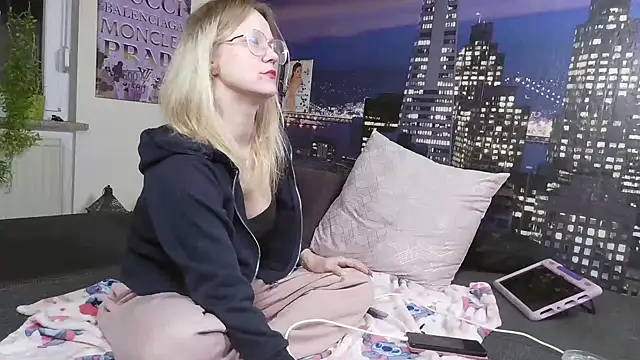 little-leni online show from 01.28.25