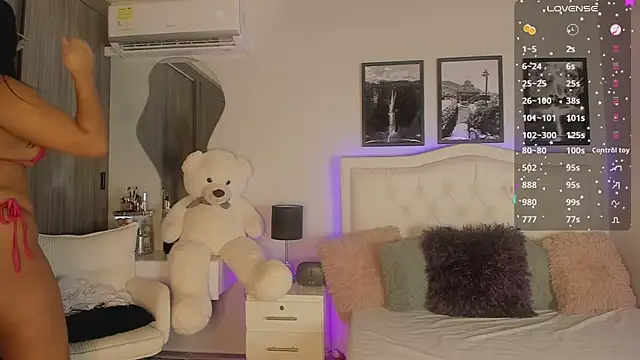 Snapshot of Rubyross21 chatting on 02.14.25 Rubyross21 online show from 02.14.25