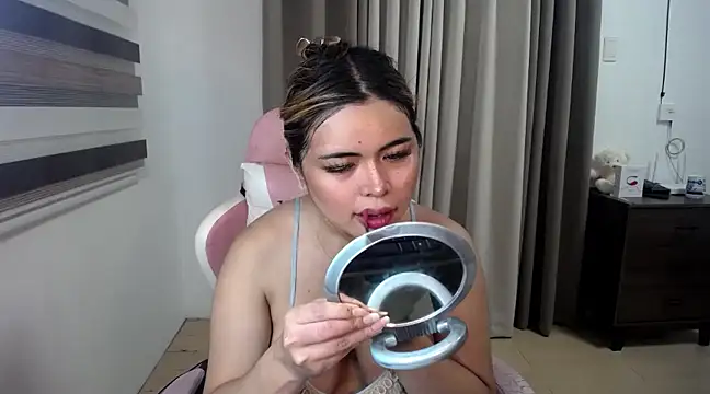 Snapshot of Bombshell_Ashy chatting on 02.24.25 Bombshell Ashy online show from 02.24.25