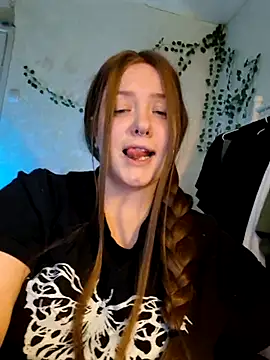 Snapshot of Sophia_Edwards chatting on 04.06.26 Sophia Edwards online show from 04.06.26