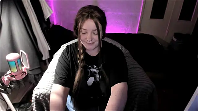 Snapshot of Sophia_Edwards chatting on 05.07.26 Sophia Edwards online show from 05.07.26