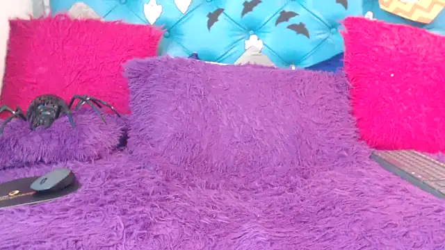 SARAWILLS online show from 10.18.25