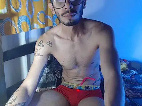Snapshot of alisterxxx chatting on 05.28.26 alisterxxx online show from 05.28.26