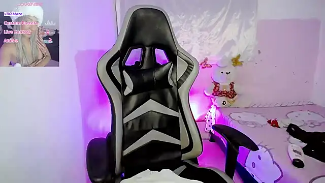 ninatiny online show from 03.20.25