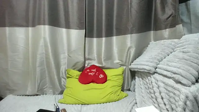 Snapshot of jessystarr chatting on 11.18.25 jessystarr online show from 11.18.25