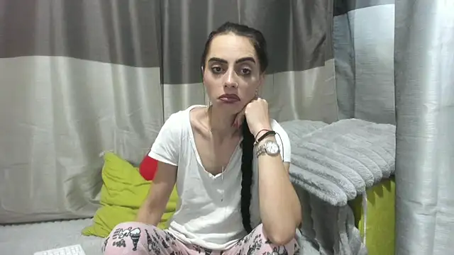 Snapshot of jessystarr chatting on 11.20.25 jessystarr online show from 11.20.25