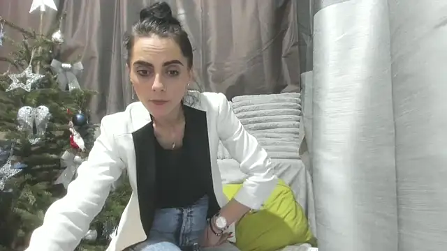 Snapshot of jessystarr chatting on 12.16.25 jessystarr online show from 12.16.25