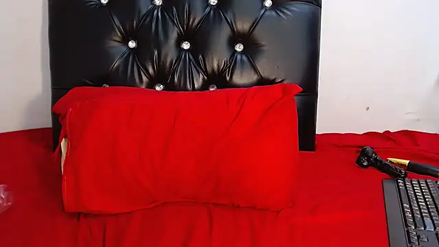 YoungRose18 online show from 10.21.25