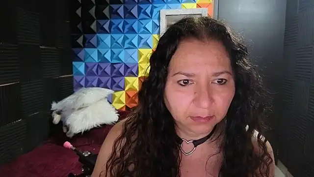 katifoxx online show from 12.13.25