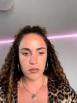 Clara-xoxo online show from 10.21.25