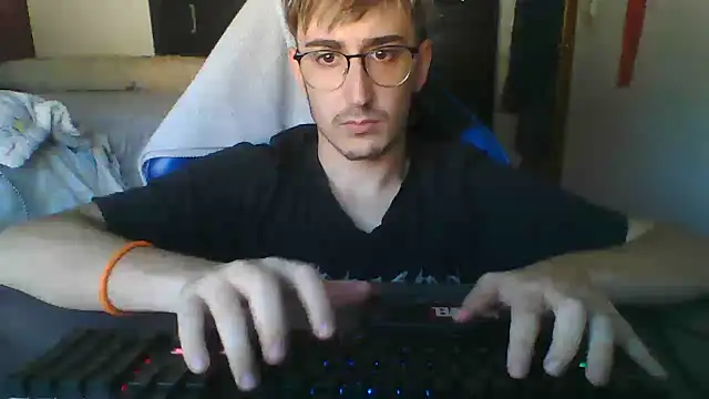 Snapshot of Troycm chatting on 10.04.25 Troycm online show from 10.04.25