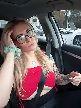 Snapshot of HollyTattoo chatting on 12.08.24 HollyTattoo online show from 12.08.24