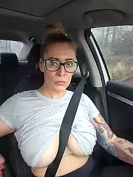 Snapshot of HollyTattoo chatting on 12.28.24 HollyTattoo online show from 12.28.24