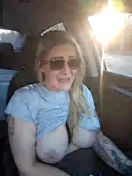 Snapshot of HollyTattoo chatting on 02.26.25 HollyTattoo online show from 02.26.25