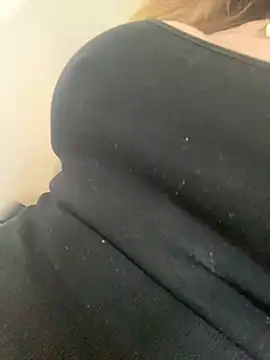 Snapshot of Etwas_neugierig chatting on 02.12.25 Etwas neugierig online show from 02.12.25