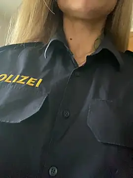 Snapshot of Etwas_neugierig chatting on 02.28.25 Etwas neugierig online show from 02.28.25