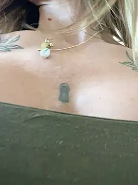 Snapshot of Etwas_neugierig chatting on 03.05.25 Etwas neugierig online show from 03.05.25