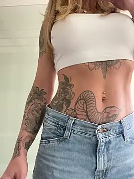 Snapshot of Etwas_neugierig chatting on 03.06.25 Etwas neugierig online show from 03.06.25