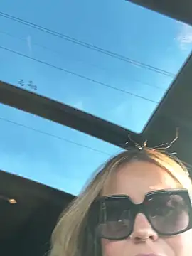 Snapshot of Etwas_neugierig chatting on 03.11.25 Etwas neugierig online show from 03.11.25