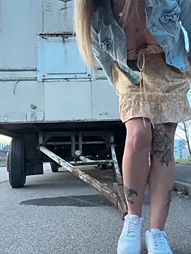 Snapshot of Etwas_neugierig chatting on 03.20.25 Etwas neugierig online show from 03.20.25