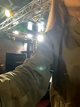 Snapshot of Etwas_neugierig chatting on 10.13.25 Etwas neugierig online show from 10.13.25