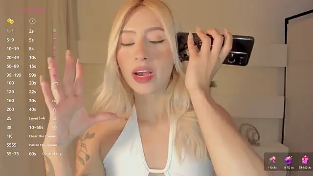 Snapshot of AshleyRoys chatting on 01.15.25 AshleyRoys online show from 01.15.25