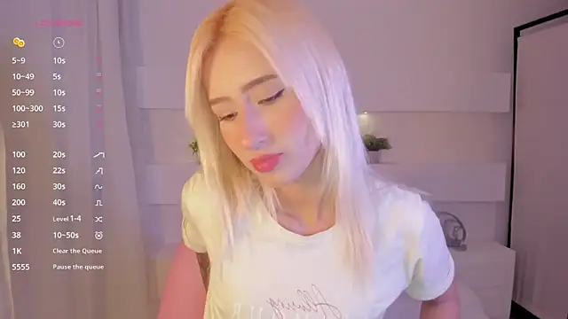 Snapshot of AshleyRoys chatting on 01.17.25 AshleyRoys online show from 01.17.25