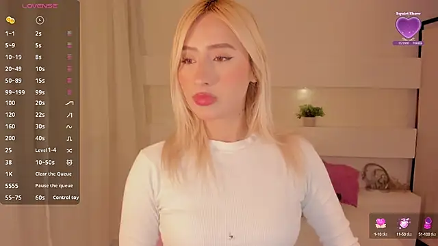 Snapshot of AshleyRoys chatting on 02.23.25 AshleyRoys online show from 02.23.25