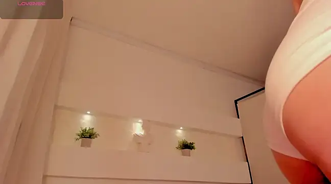 Snapshot of AshleyRoys chatting on 03.10.25 AshleyRoys online show from 03.10.25