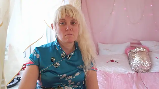 Snapshot of SunnySylvia chatting on 01.18.26 SunnySylvia online show from 01.18.26