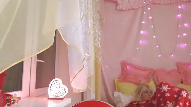 Snapshot of SunnySylvia chatting on 02.15.26 SunnySylvia online show from 02.15.26