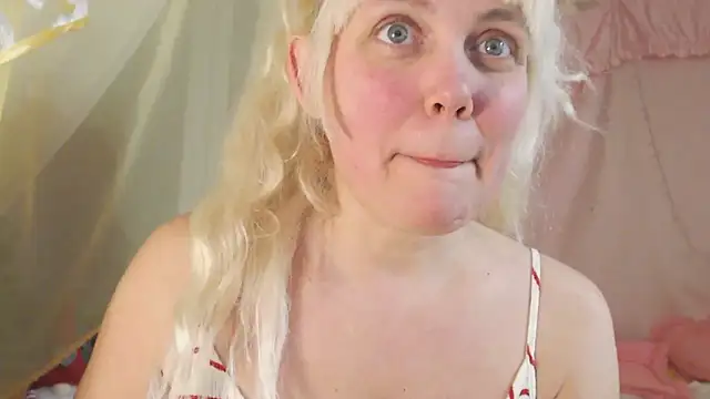 Snapshot of SunnySylvia chatting on 02.16.26 SunnySylvia online show from 02.16.26